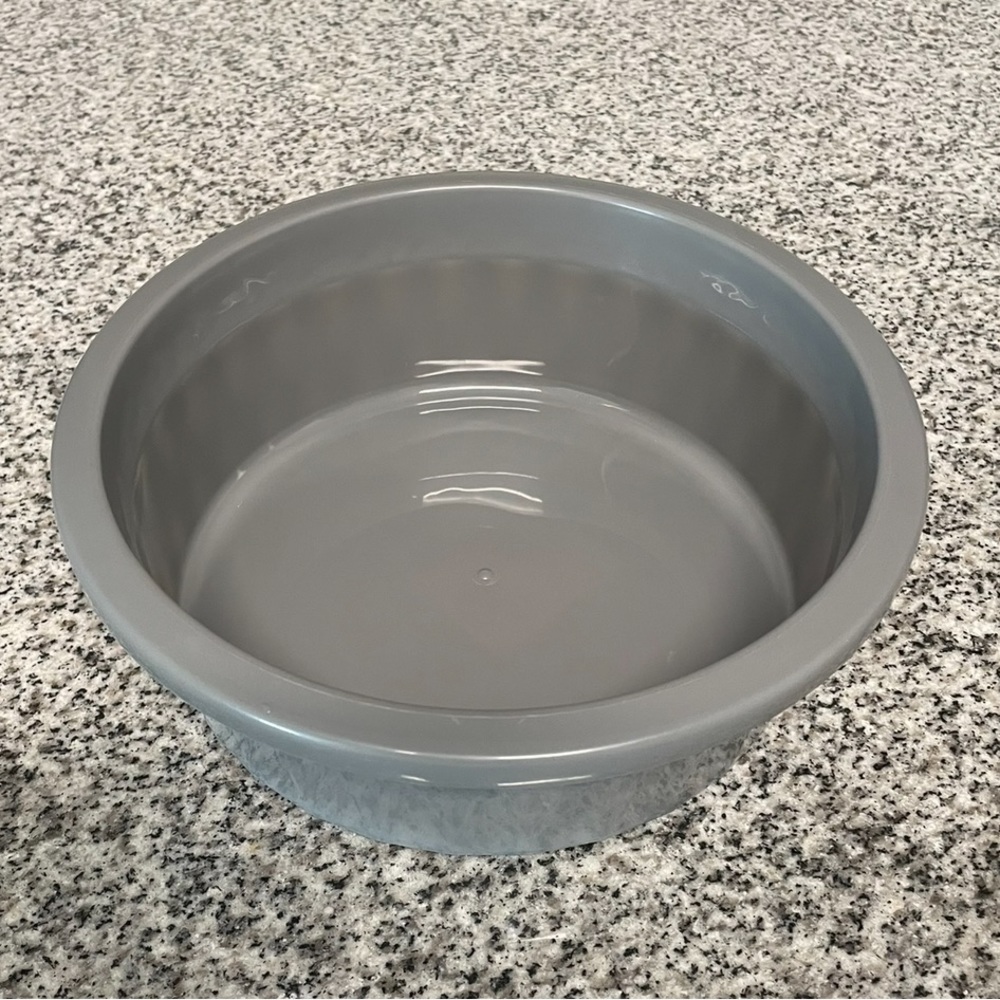 NWOT Gray Standard Pet Bowl measures 7&1/2 Perfect size for Feeding your pet!